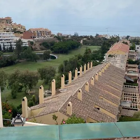 Apartamentogolfcostadelsol 托雷德本纳贾尔邦